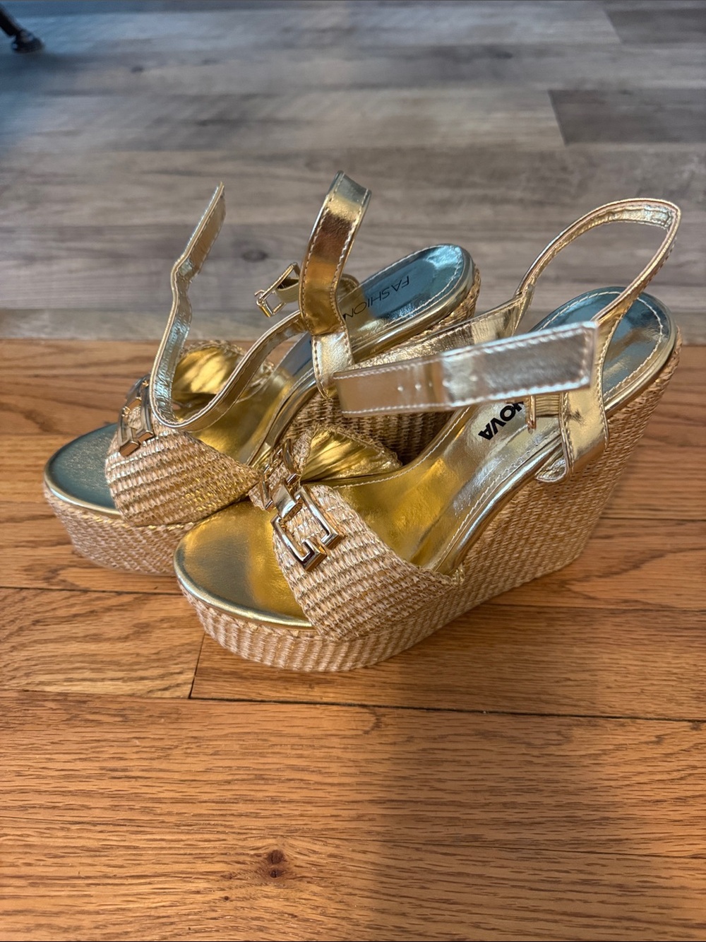 Fashion Nova gold wedges NWT